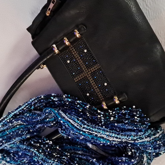 LARGE HANDBAG & MATCHING SCARF SOLD SEPARATELY - Picture 11 of 12